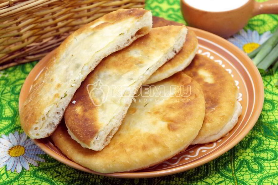 Рецепт лепешки на сковороде с зеленым луком и яйцом