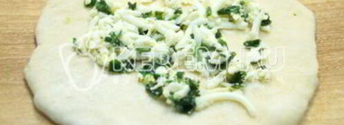 лепешки на сковороде с зеленым луком и яйцом. Шаг 9