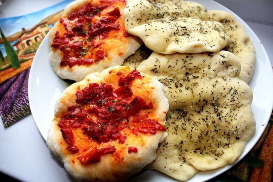 Рецепт лепешки-питы с прованскими травами и вялеными помидорами