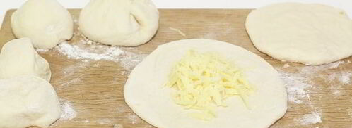 лепешки с сыром дрожжевые. Шаг 7