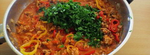 пиде — турецкая лепешка в форме лодочки с начинкой из фарша. Шаг 16