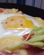 Пита с колбасой, сыром и яйцом