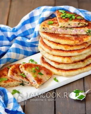 Сырные лепешки с ветчиной