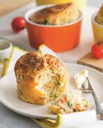 Пикантные маффины с копченым лососем