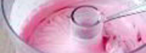 розовые маффины на белках с начинкой из пудинга. Шаг 3