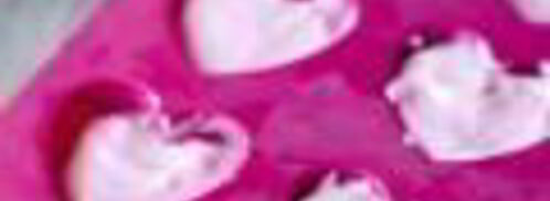 розовые маффины на белках с начинкой из пудинга. Шаг 4