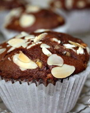 Шоколадные маффины с белым шоколадом и миндалем