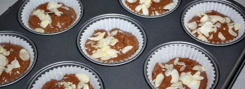 шоколадные маффины с белым шоколадом и миндалем. Шаг 4