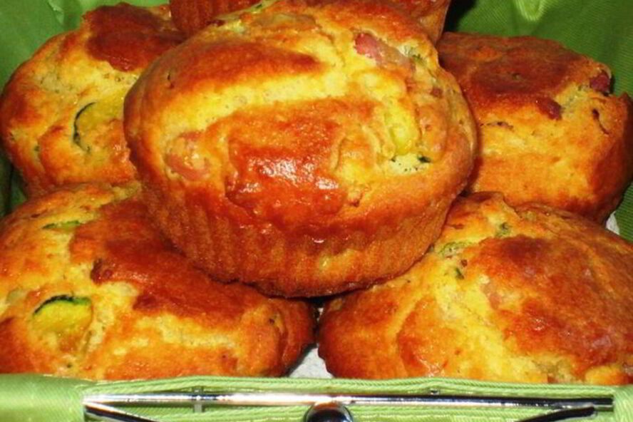 Рецепт закусочные маффины с беконом и цукини