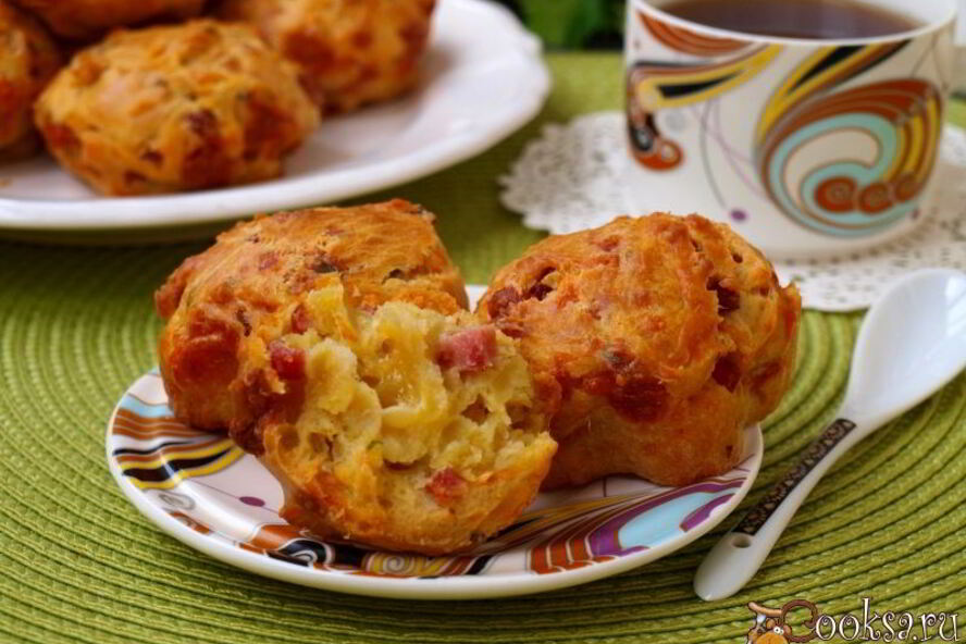Рецепт закусочные маффины с колбасой и сыром