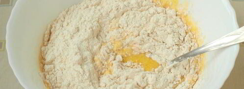 закусочные маффины с колбасой и сыром. Шаг 4