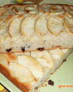 Манник с яблоками и орехами