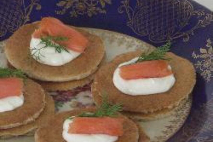 Рецепт гречневые оладьи с красной рыбой