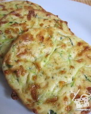 Кабачково-сырные оладьи, запеченные в духовке