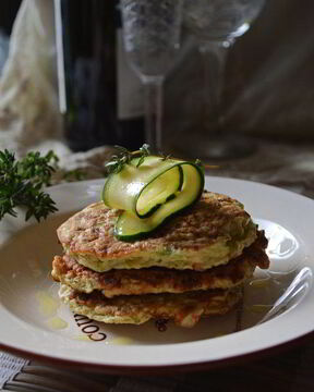 Кабачковые оладьи с зеленью и чесноком