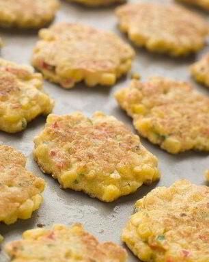 Хрустящие рисовые оладьи с пикантным творожным кремом