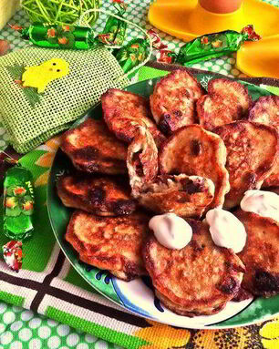 Оладьи банановые с конфетами