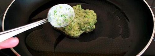 оладьи из брокколи и сыра пармезан. Шаг 3