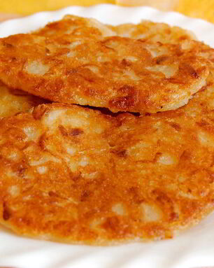 Оладьи с капустой на дрожжах