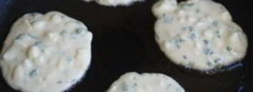 оладьи с луком и яйцом на кефире. Шаг 3