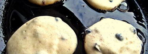 оладьи с шоколадно-ягодной добавкой. Шаг 10