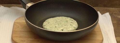 шпинатные оладьи с семгой. Шаг 5