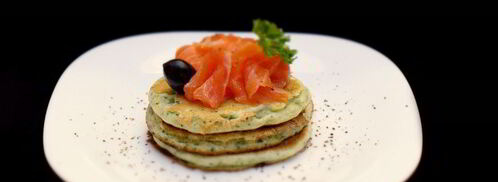 шпинатные оладьи с семгой. Шаг 7