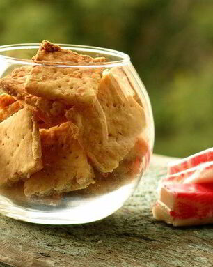 Крекеры с крабовыми палочками