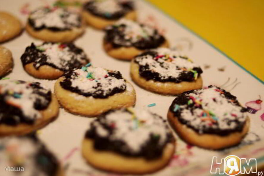 Рецепт песочное печенье с шоколадной глазурью