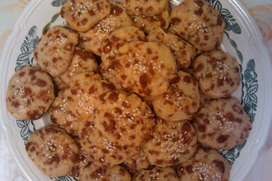 Рецепт сырное печенье с кунжутом