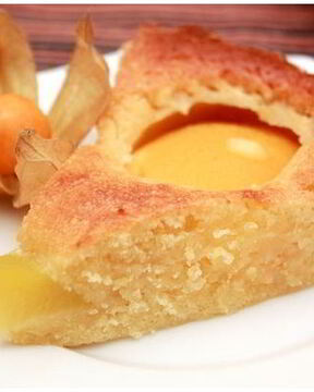 Быстрый пирог с консервированными персиками