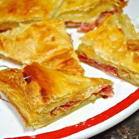 Пироги из слоеного теста