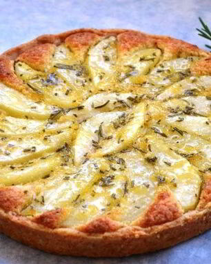 Грушевый пирог с розмарином