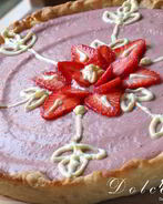 Песочный пирог с клубничным кремом