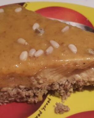 Пирог из хурмы с мандариновой карамелью