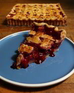 Пирог с брусникой и сметаной