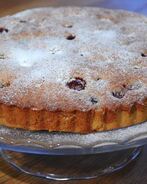 Пирог с орехово-вишневой начинкой