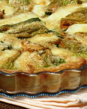 Пирог с цветками цукини и моцареллой