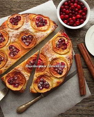 Пирог с яблоками и клюквой