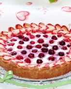 Пирог Валентинки с ягодно-ванильным кремом