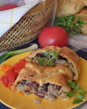 Пироги с мясом, капустой и фасолью