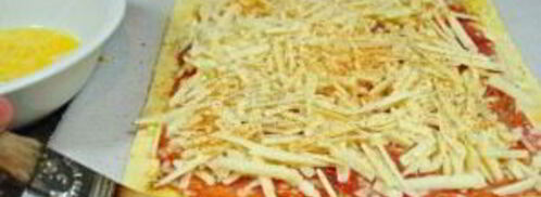 слоеный пирог с сыром и колбасой. Шаг 3