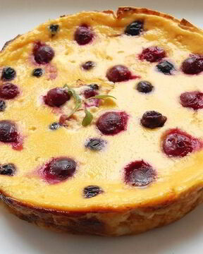 Слоеный пирог с ягодами