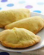 Дрожжевые пирожки с творогом