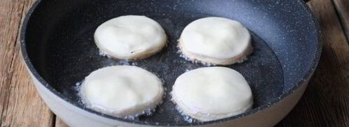 пирожки бомбочки с творогом и помидорами. Шаг 13