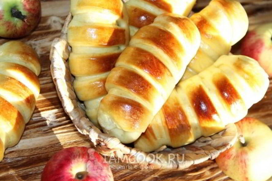 Рецепт пирожки из дрожжевого теста с яблоками и повидлом