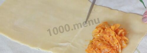 пирожки из слоеного теста с капустой в духовке. Шаг 8