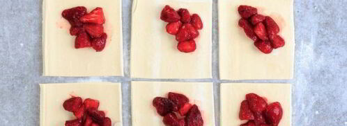 пирожки из слоеного теста с клубникой. Шаг 8