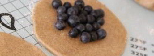 пирожки с черникой из пресного теста. Шаг 3