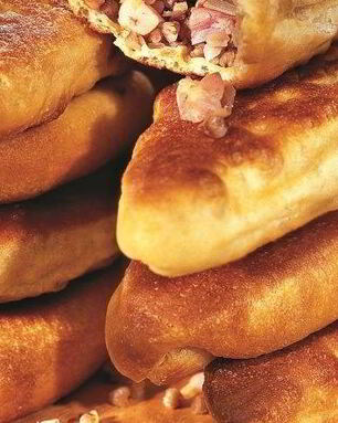 Пирожки с квашеной капустой и утиными шкварками